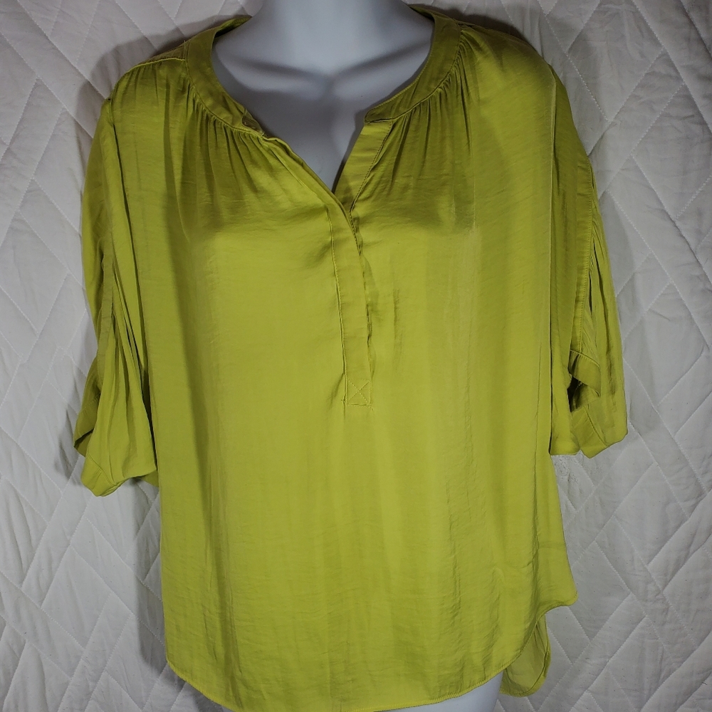 Jenifer Lopez blouse size Small color yellow